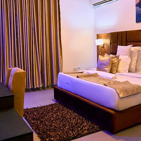 Crownedge Hotels Ikeja Luaran gambar