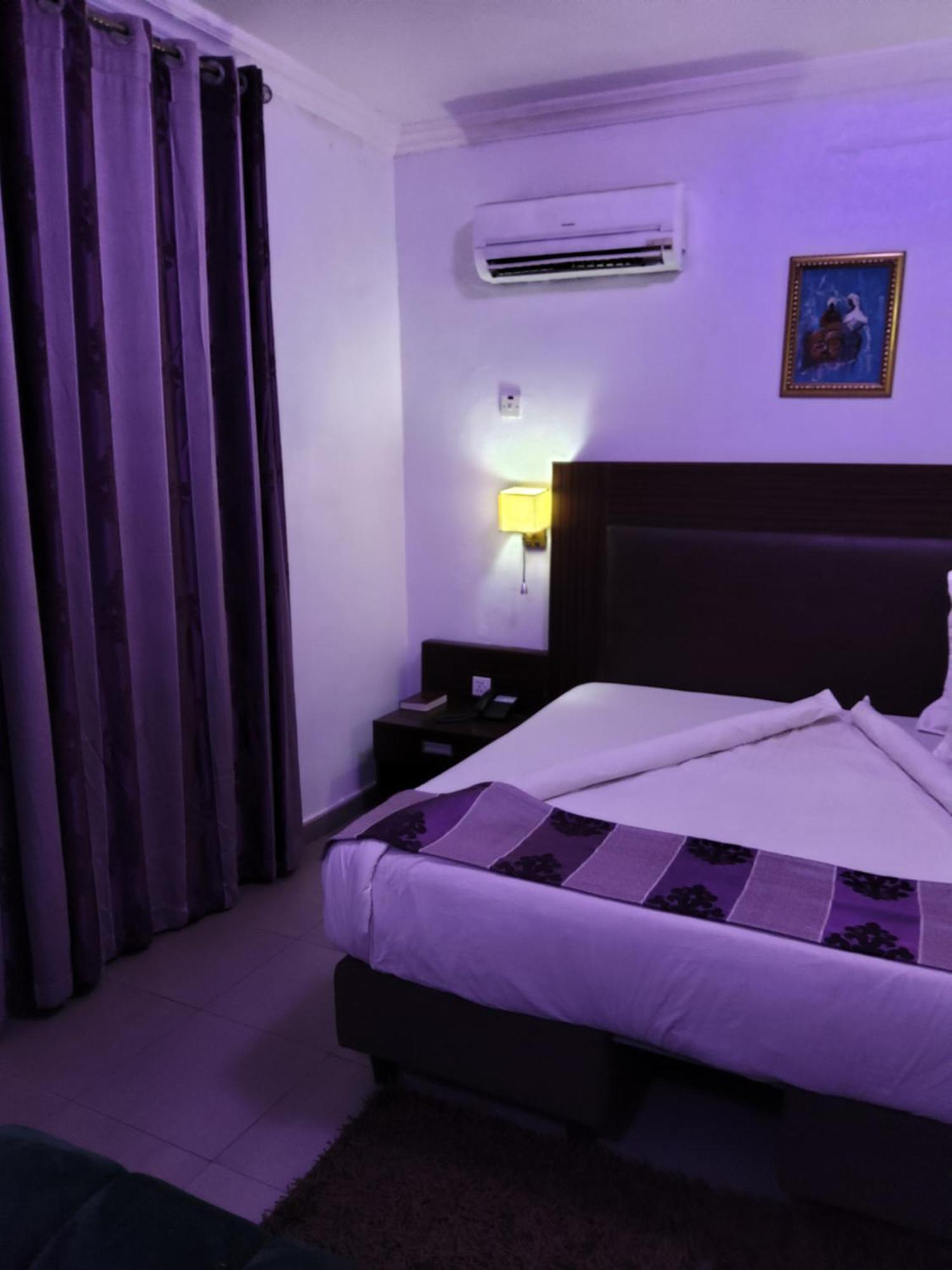 Crownedge Hotels Ikeja Luaran gambar