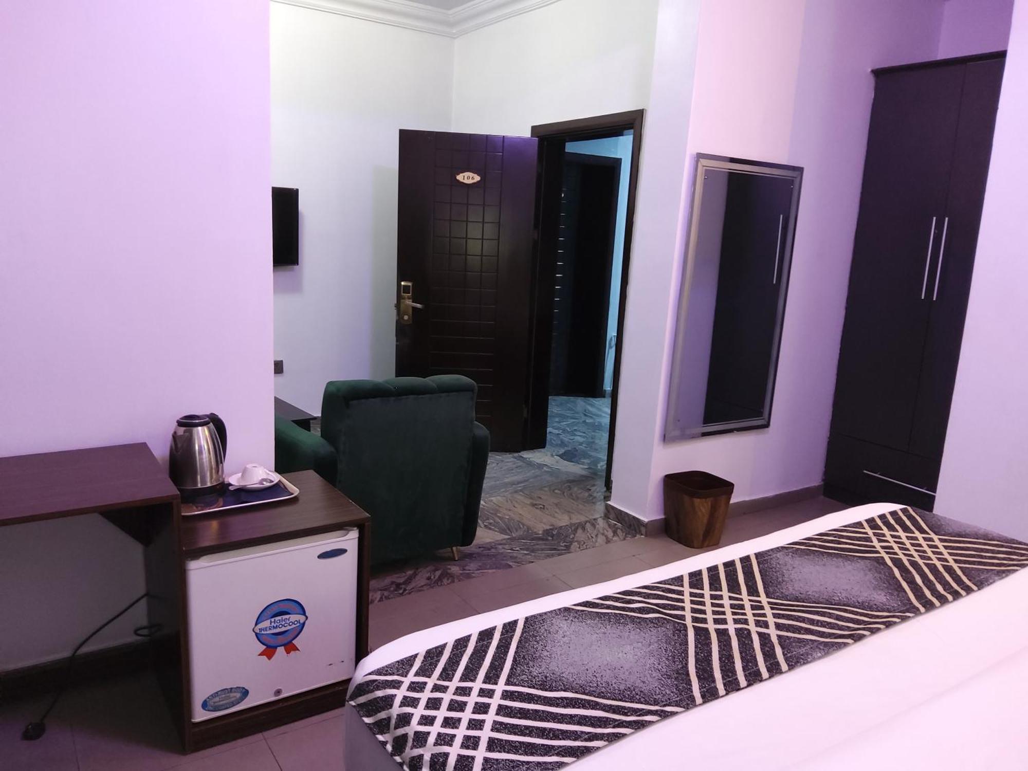 Crownedge Hotels Ikeja Luaran gambar