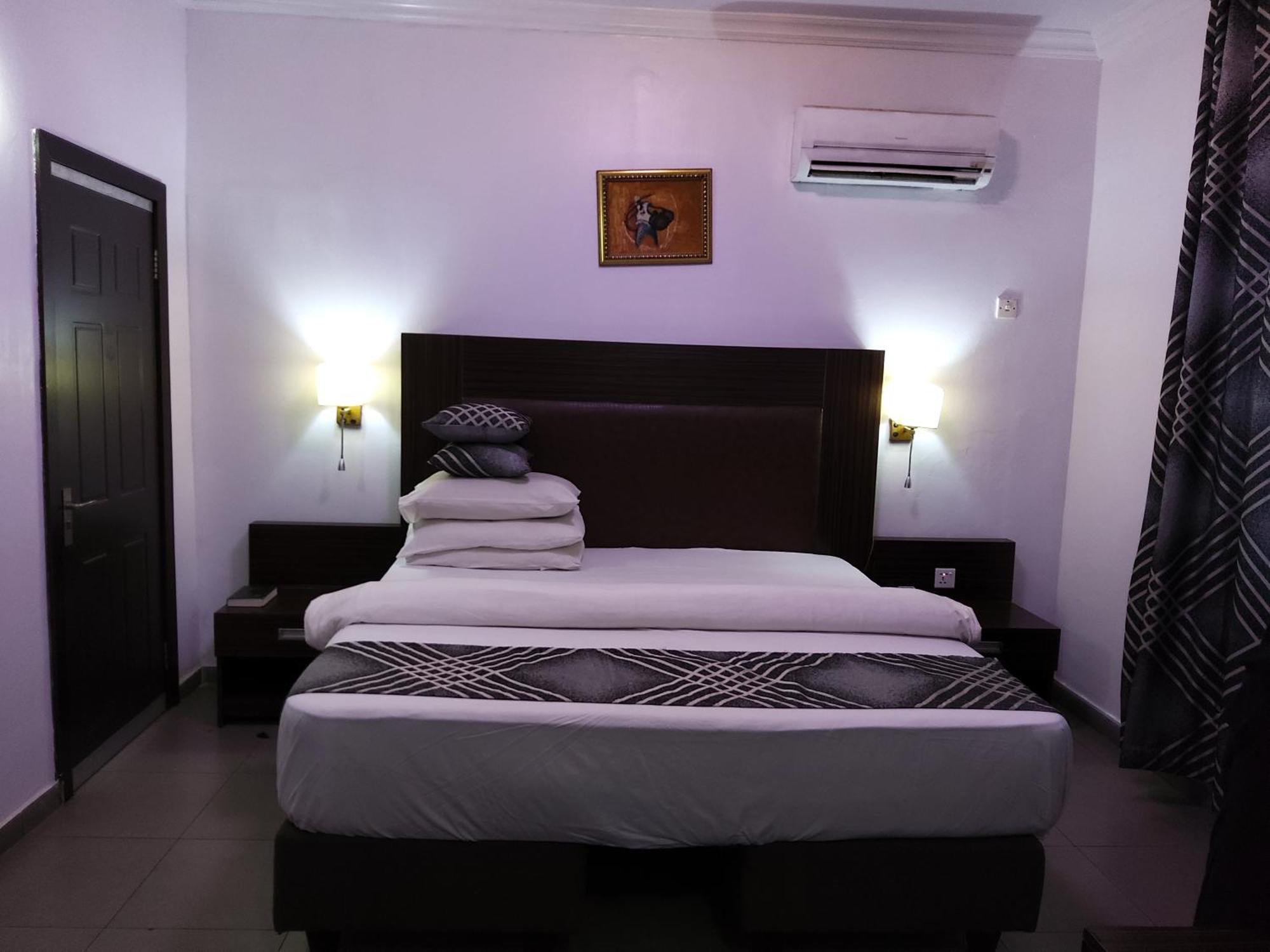 Crownedge Hotels Ikeja Luaran gambar