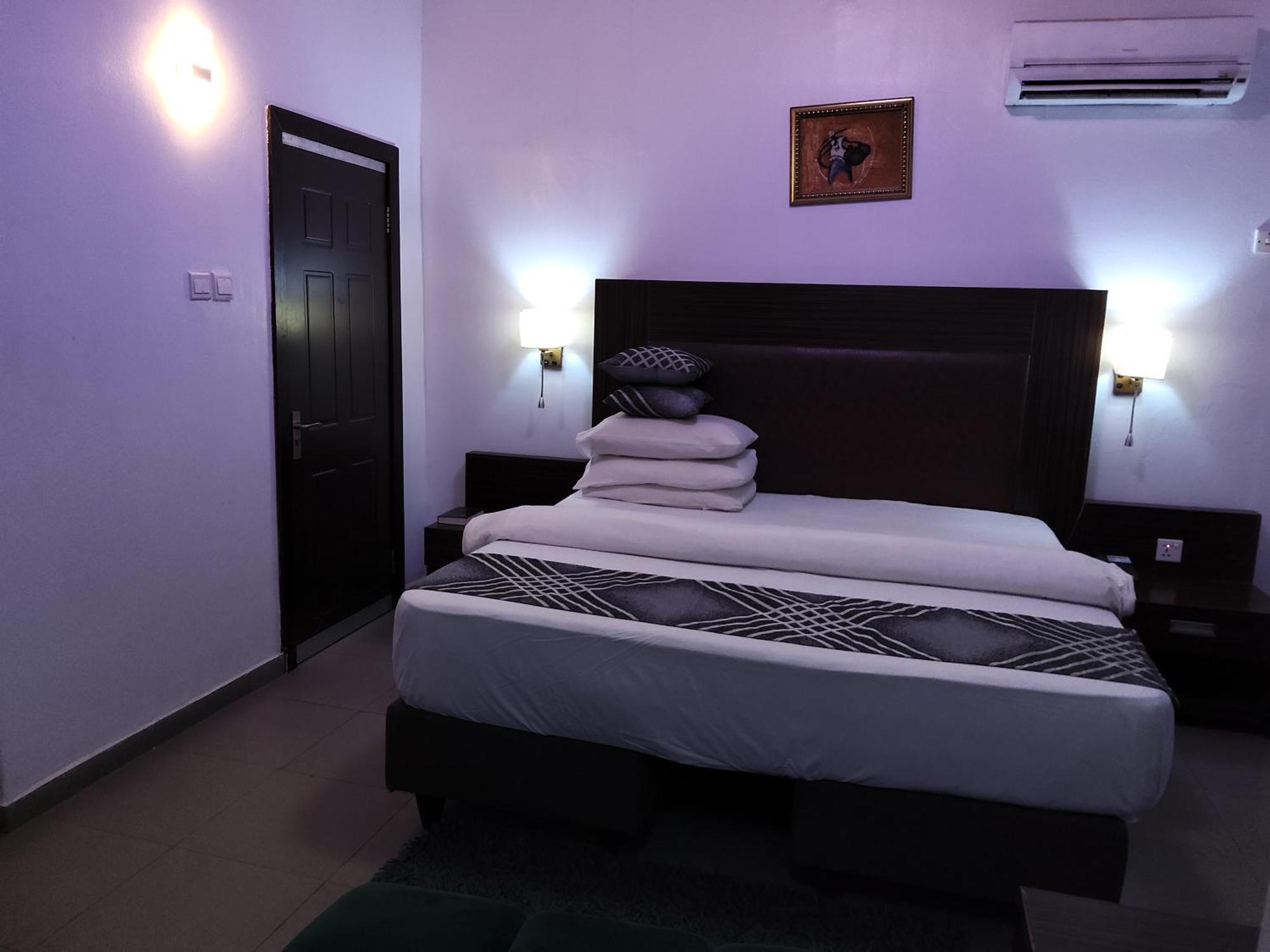 Crownedge Hotels Ikeja Luaran gambar