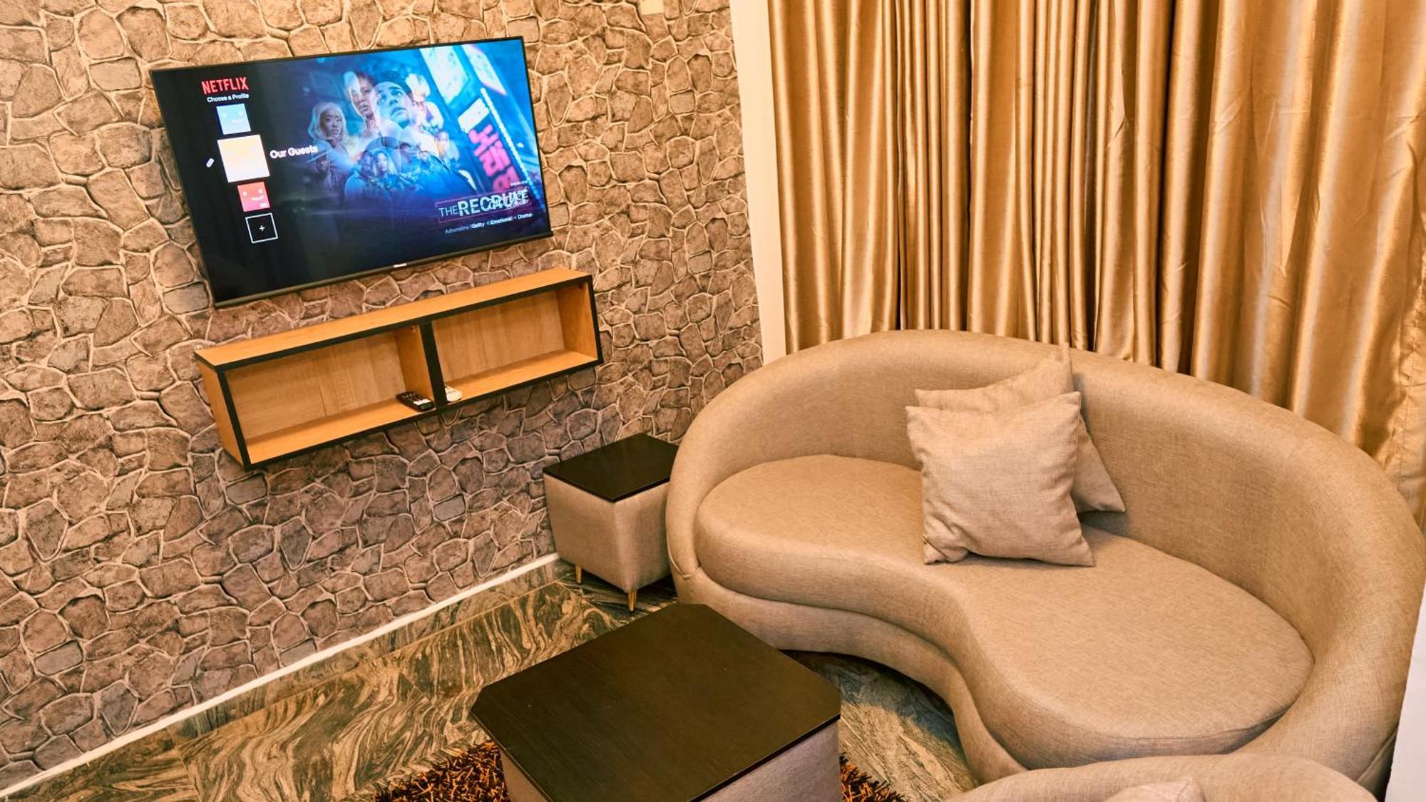 Crownedge Hotels Ikeja Luaran gambar