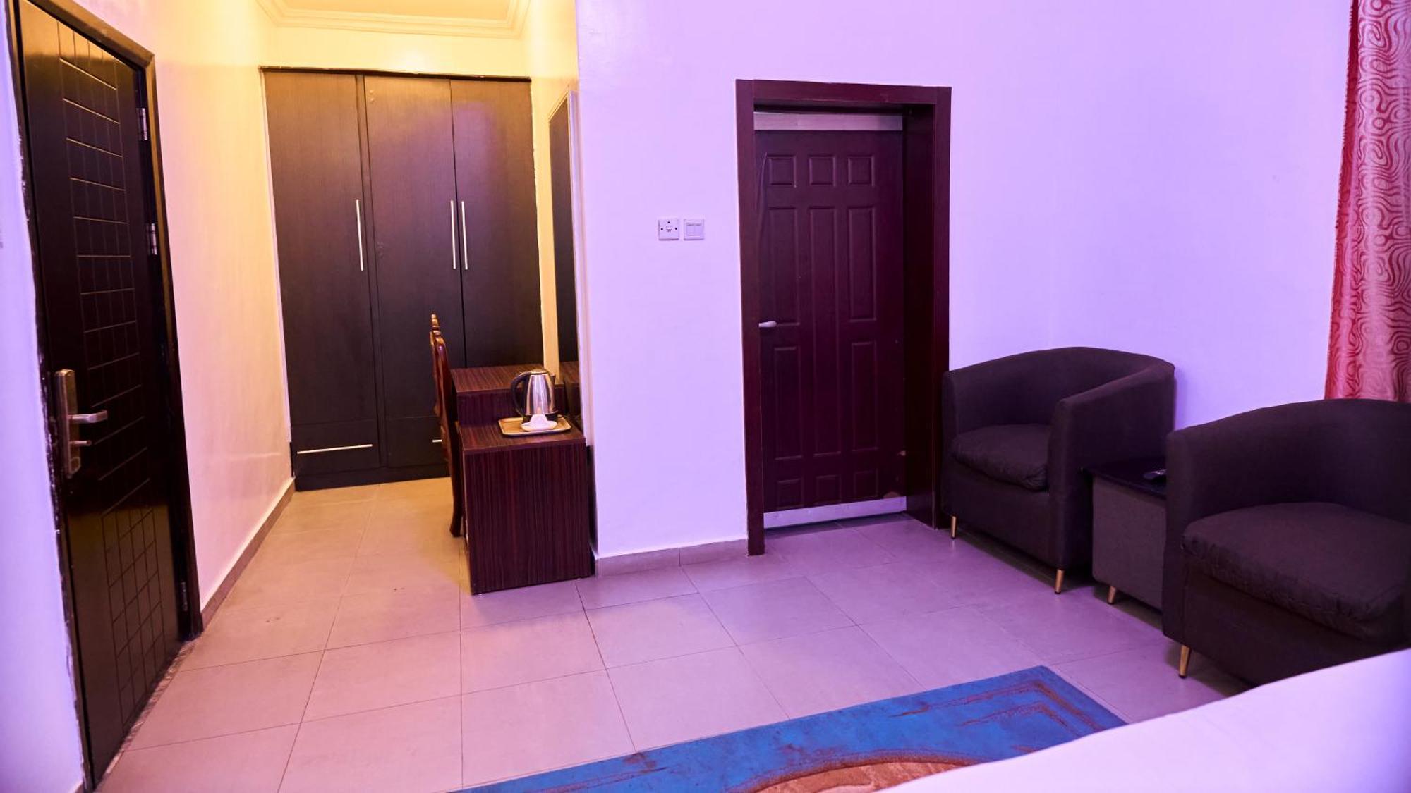 Crownedge Hotels Ikeja Luaran gambar