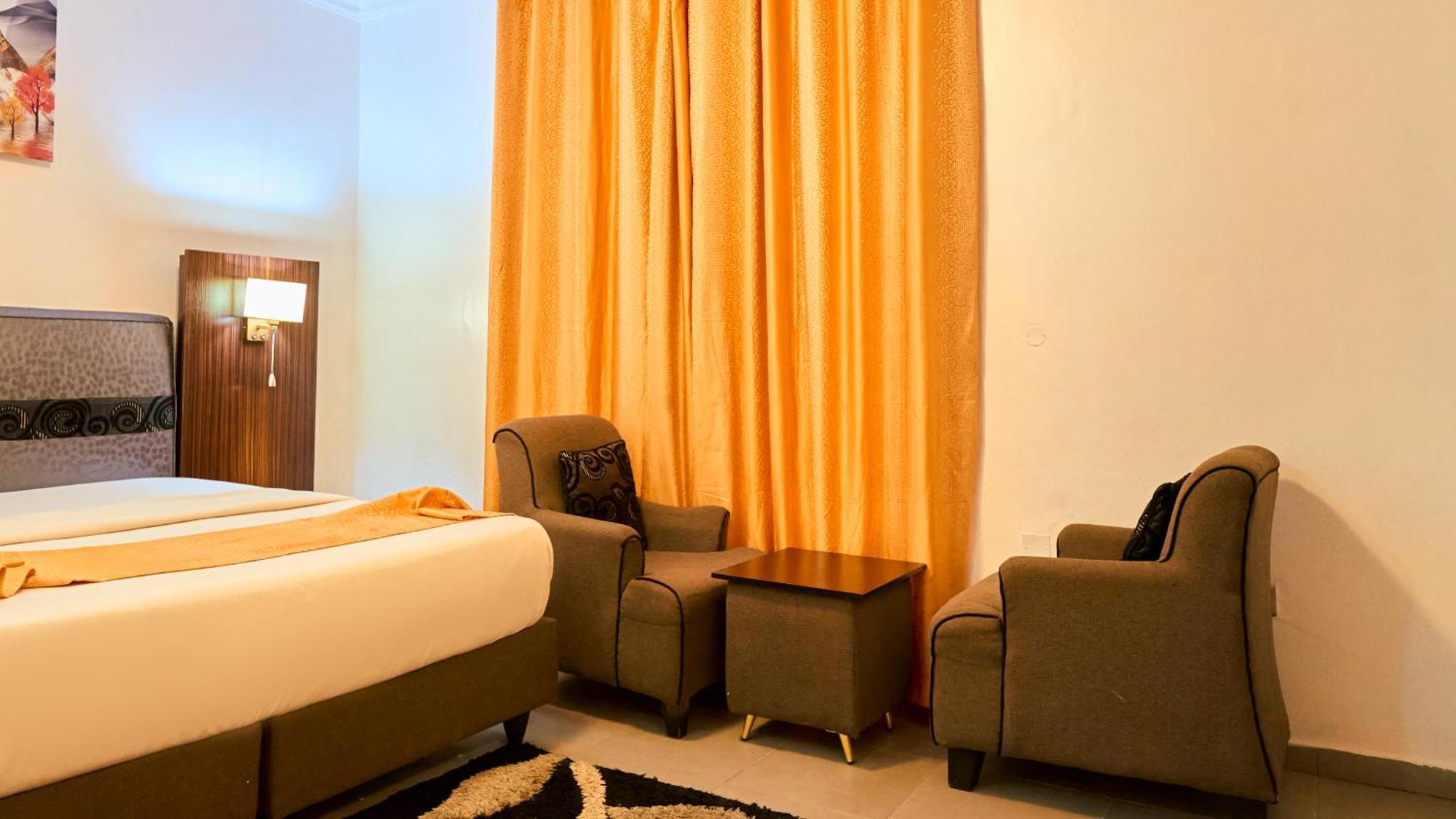 Crownedge Hotels Ikeja Luaran gambar