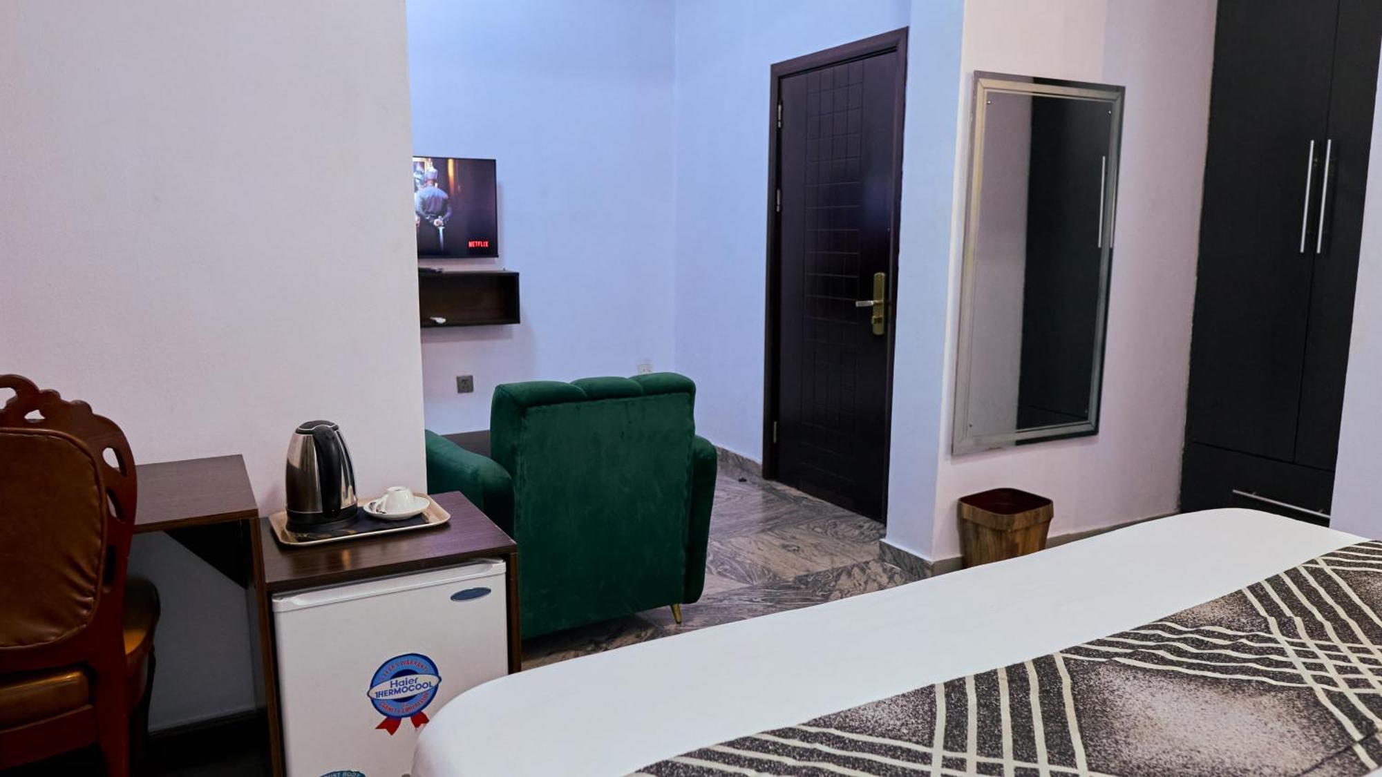 Crownedge Hotels Ikeja Luaran gambar