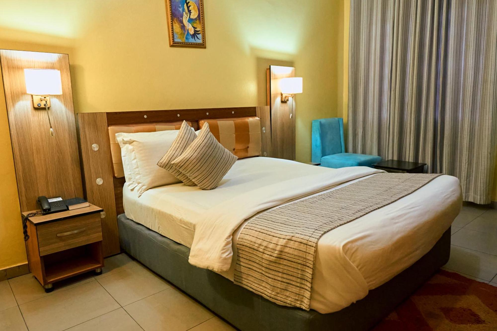 Crownedge Hotels Ikeja Luaran gambar