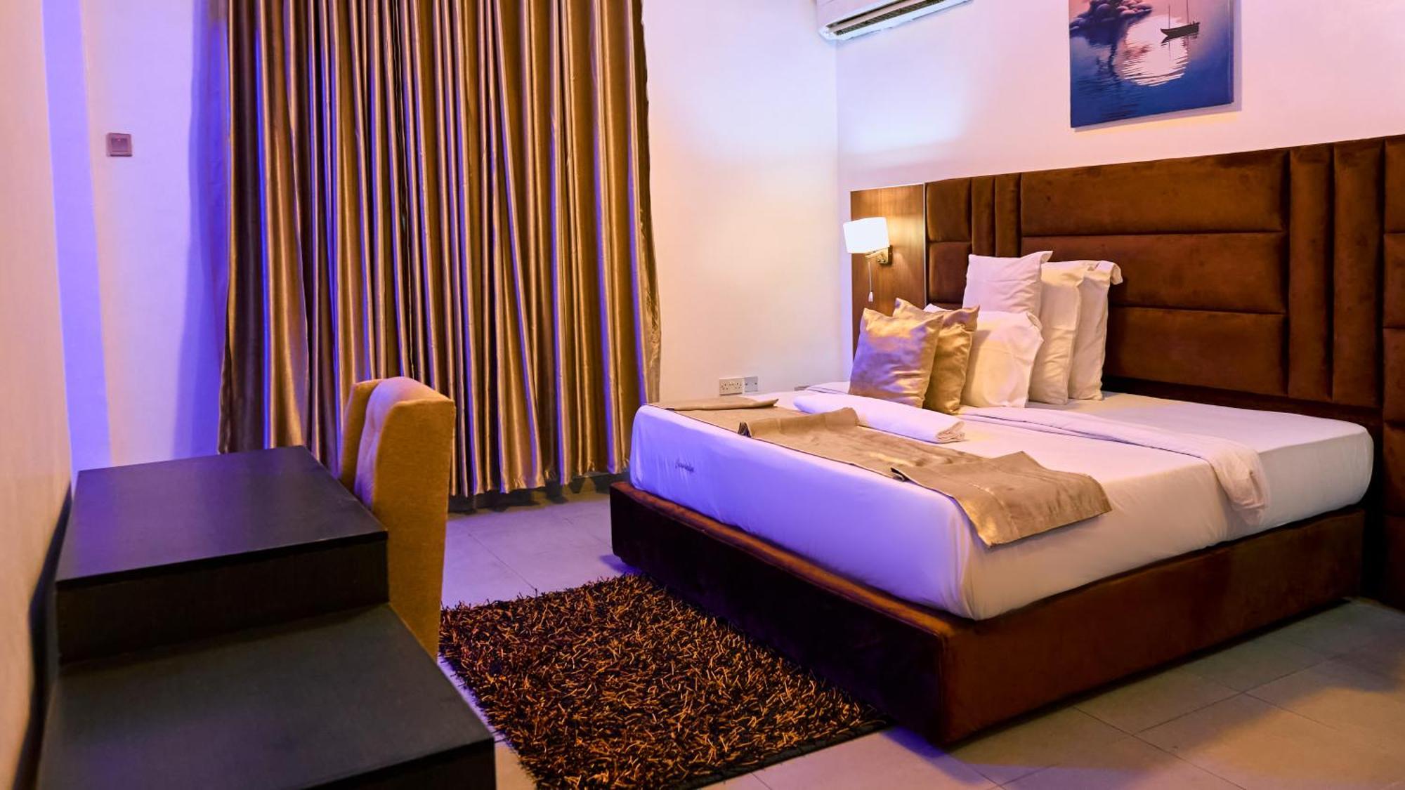 Crownedge Hotels Ikeja Luaran gambar