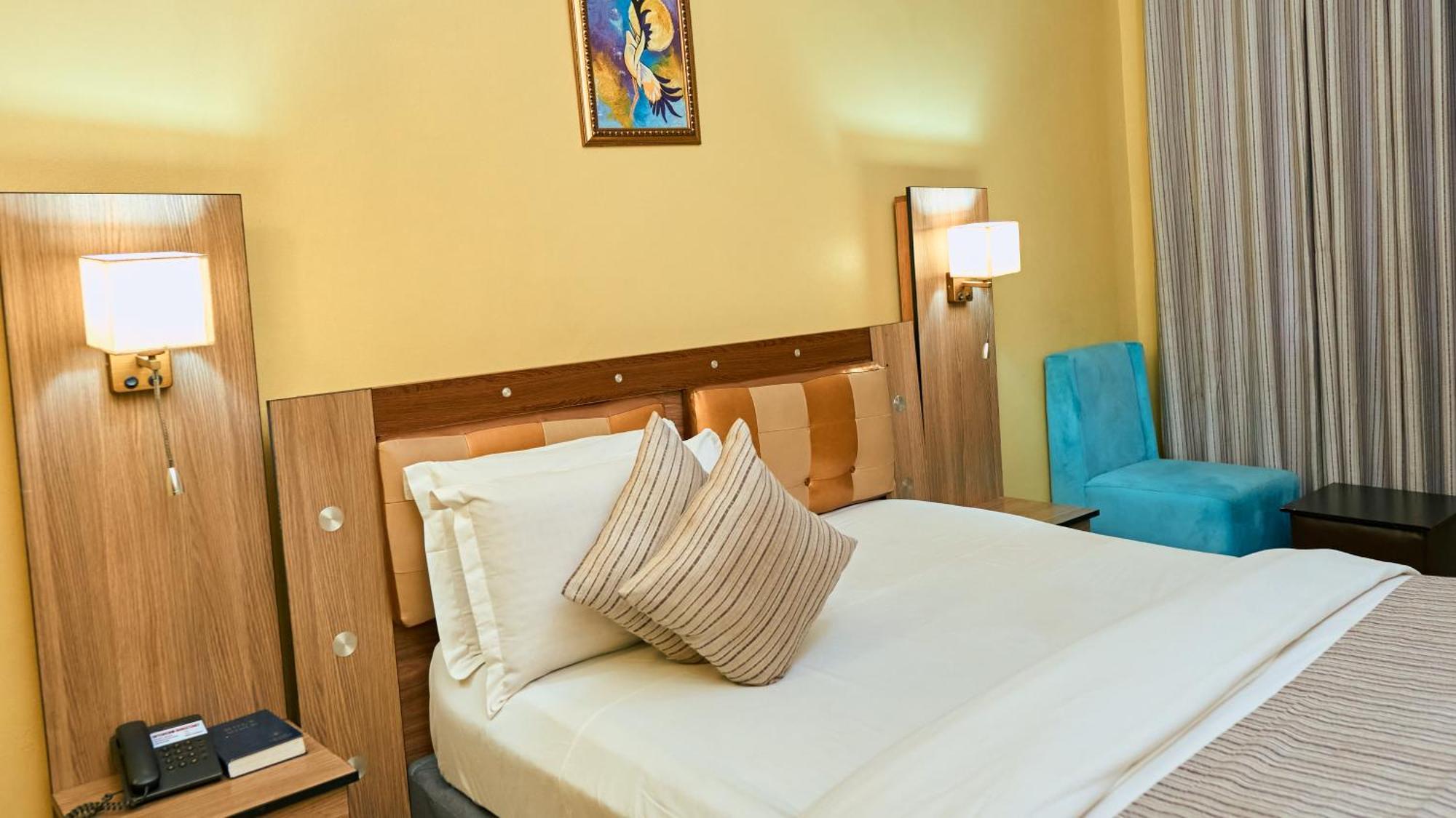 Crownedge Hotels Ikeja Luaran gambar
