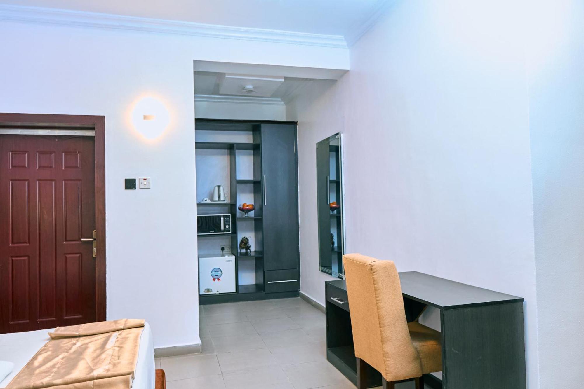 Crownedge Hotels Ikeja Luaran gambar