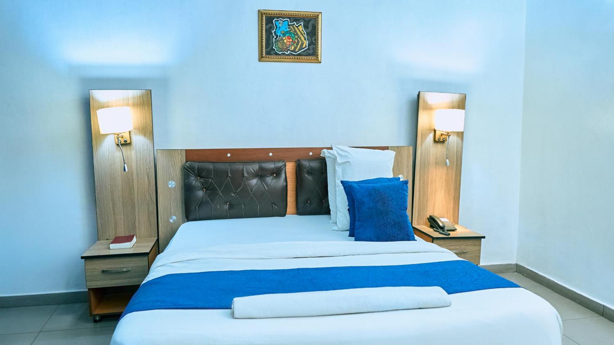 Crownedge Hotels Ikeja Luaran gambar