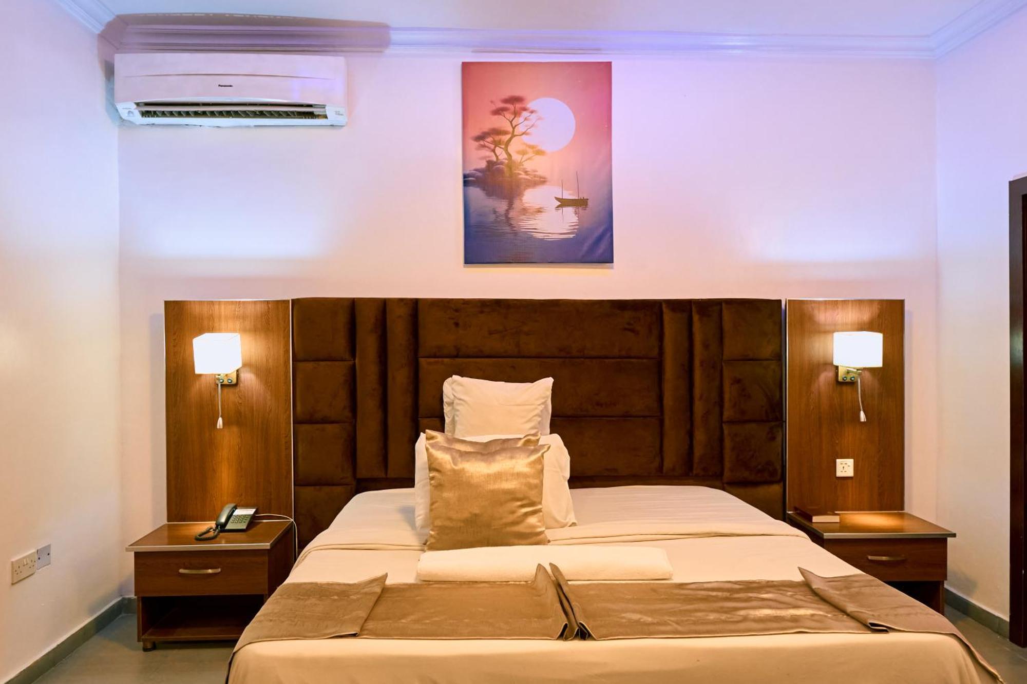 Crownedge Hotels Ikeja Luaran gambar