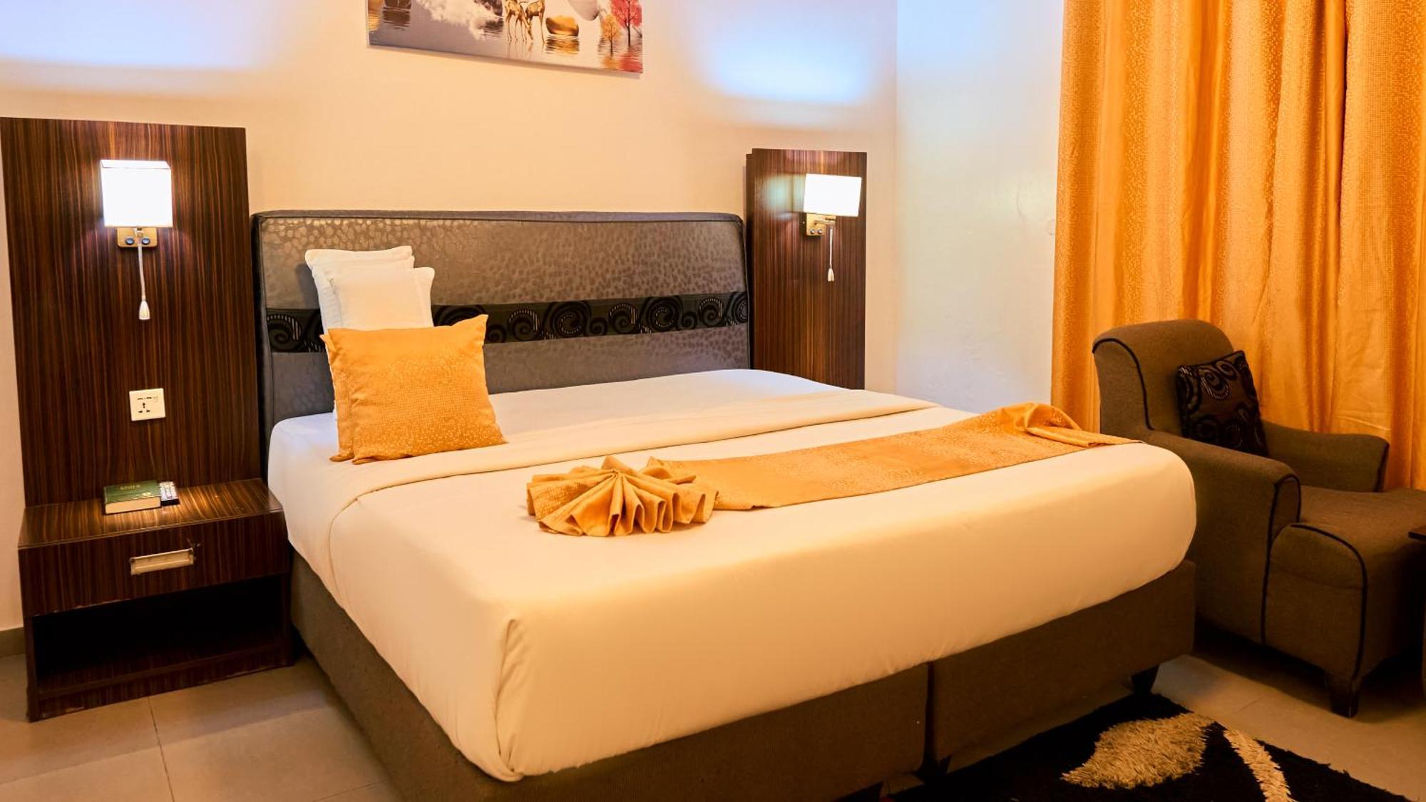 Crownedge Hotels Ikeja Luaran gambar
