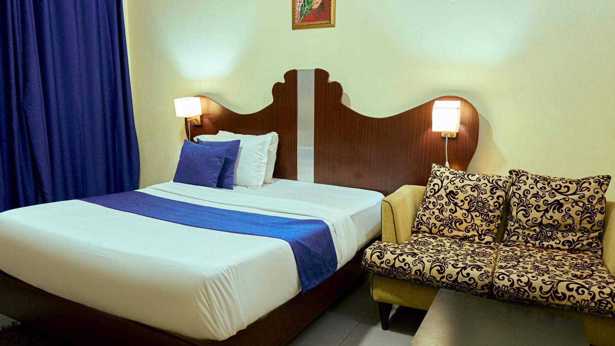 Crownedge Hotels Ikeja Luaran gambar