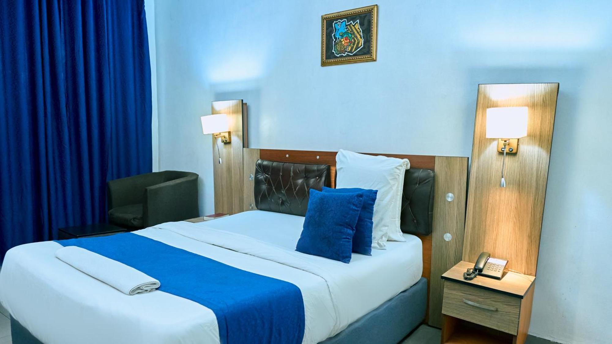 Crownedge Hotels Ikeja Luaran gambar