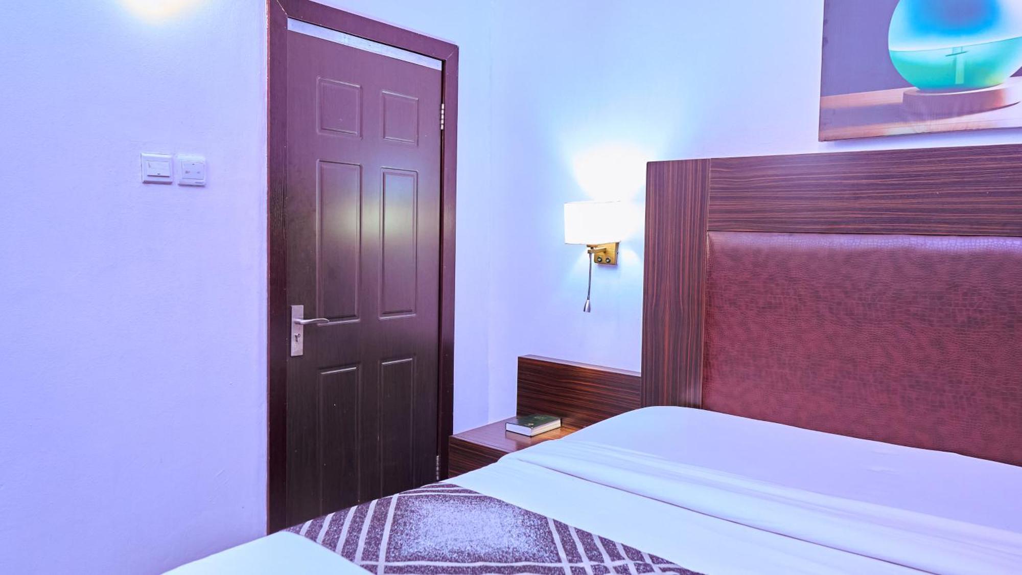 Crownedge Hotels Ikeja Luaran gambar