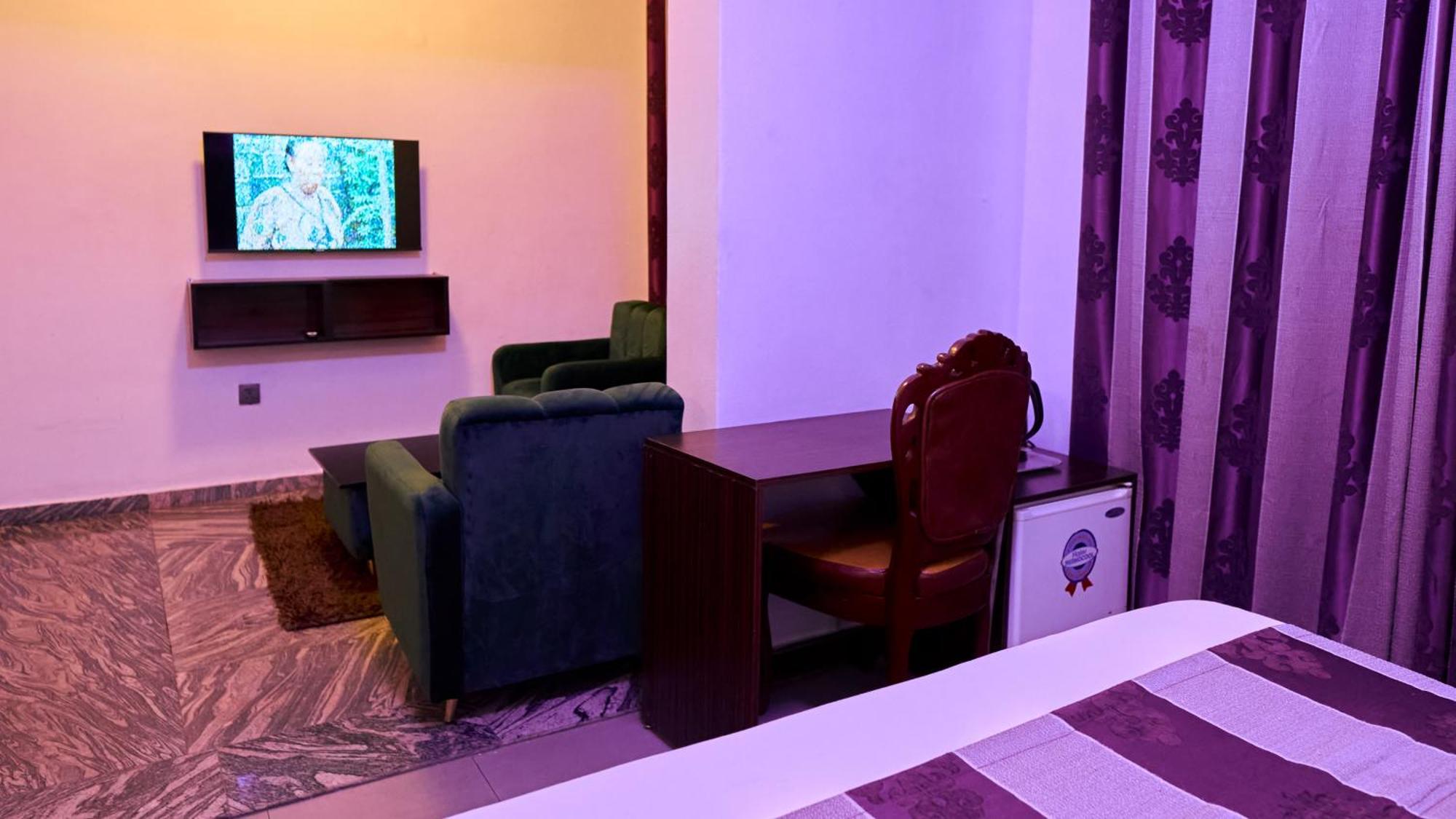 Crownedge Hotels Ikeja Luaran gambar