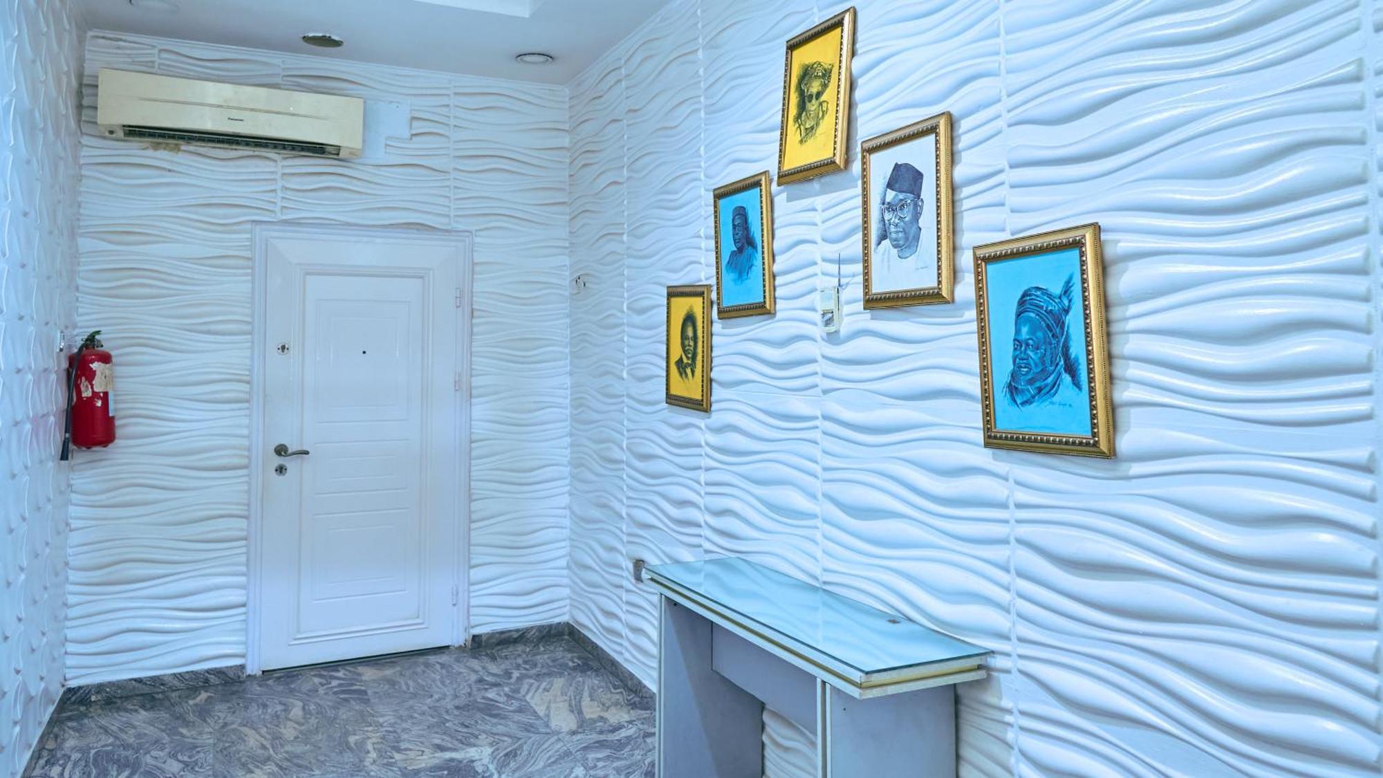 Crownedge Hotels Ikeja Luaran gambar