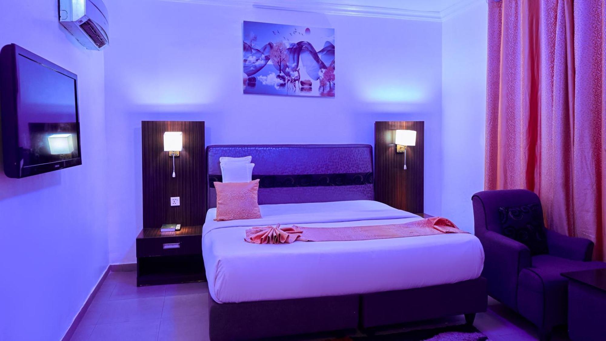 Crownedge Hotels Ikeja Luaran gambar