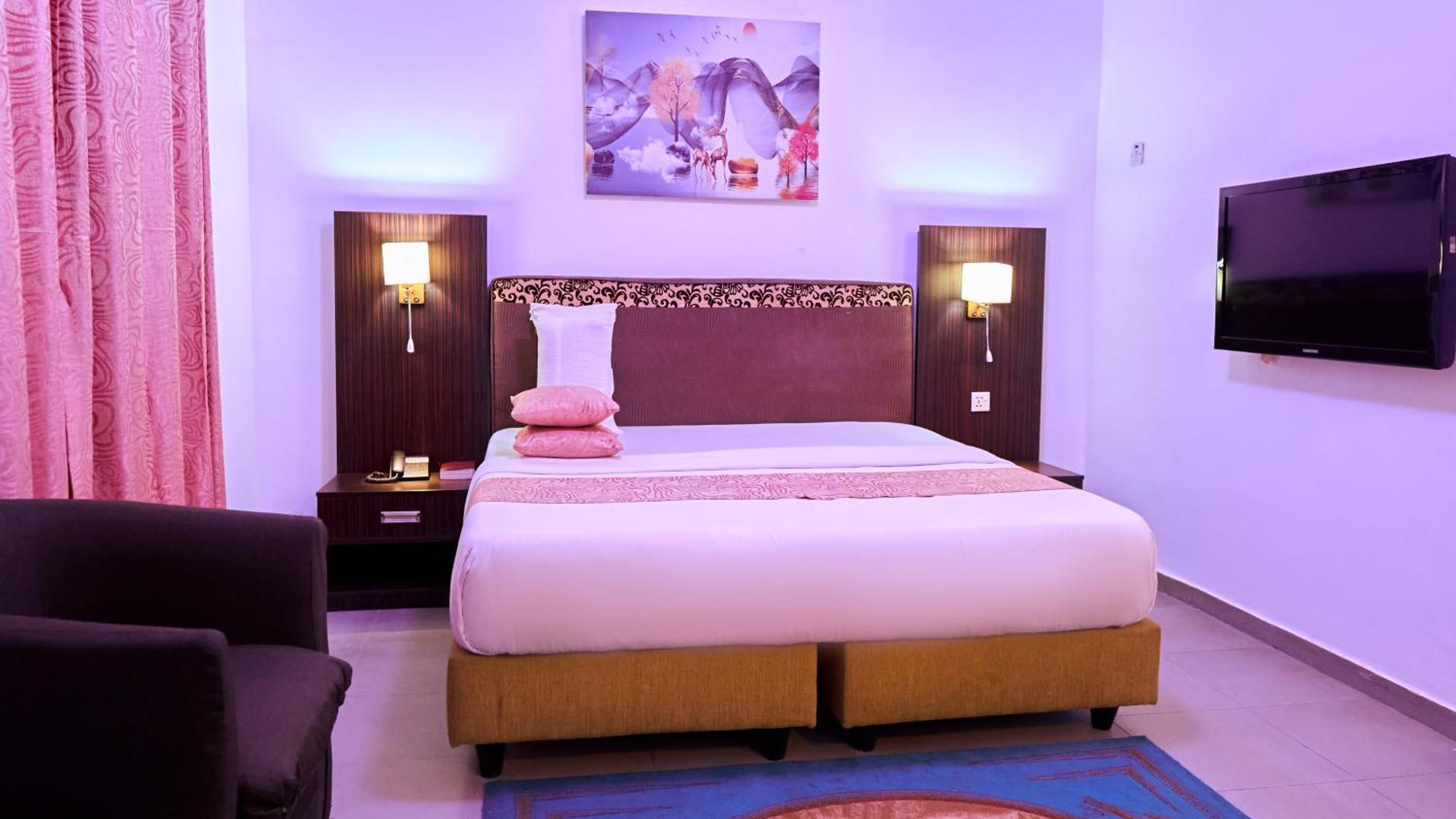 Crownedge Hotels Ikeja Luaran gambar