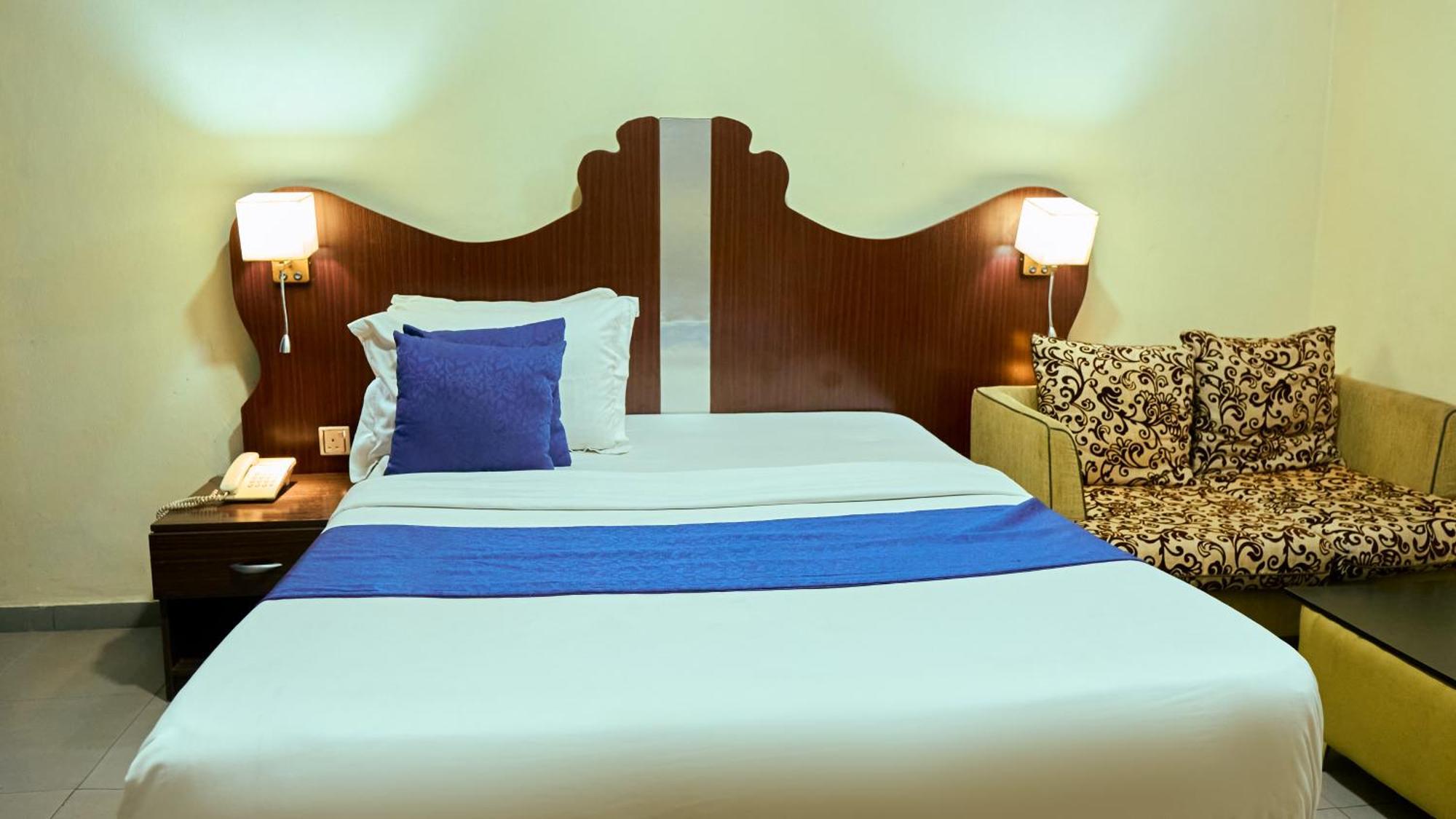 Crownedge Hotels Ikeja Luaran gambar