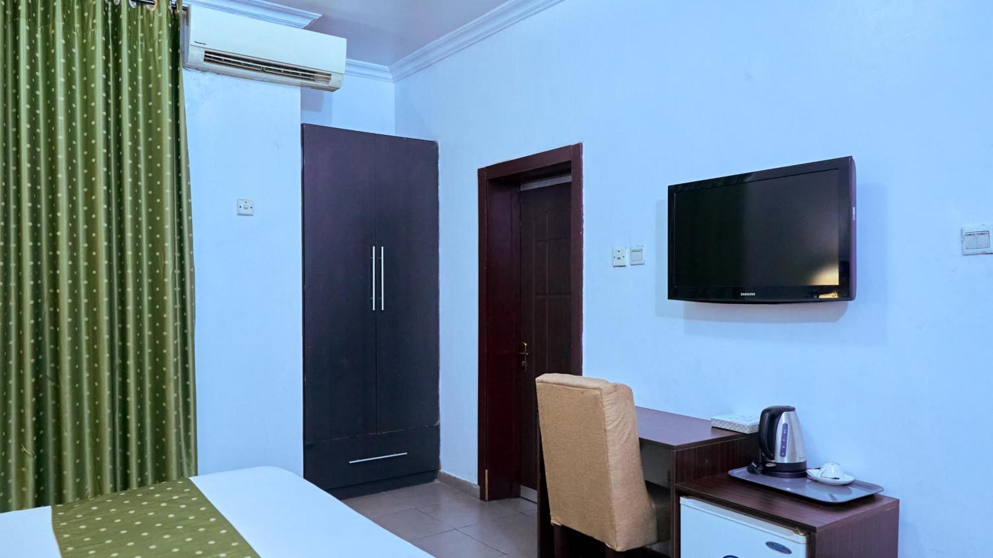 Crownedge Hotels Ikeja Luaran gambar