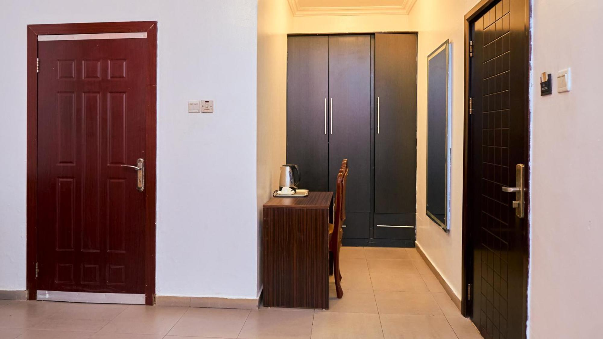 Crownedge Hotels Ikeja Luaran gambar