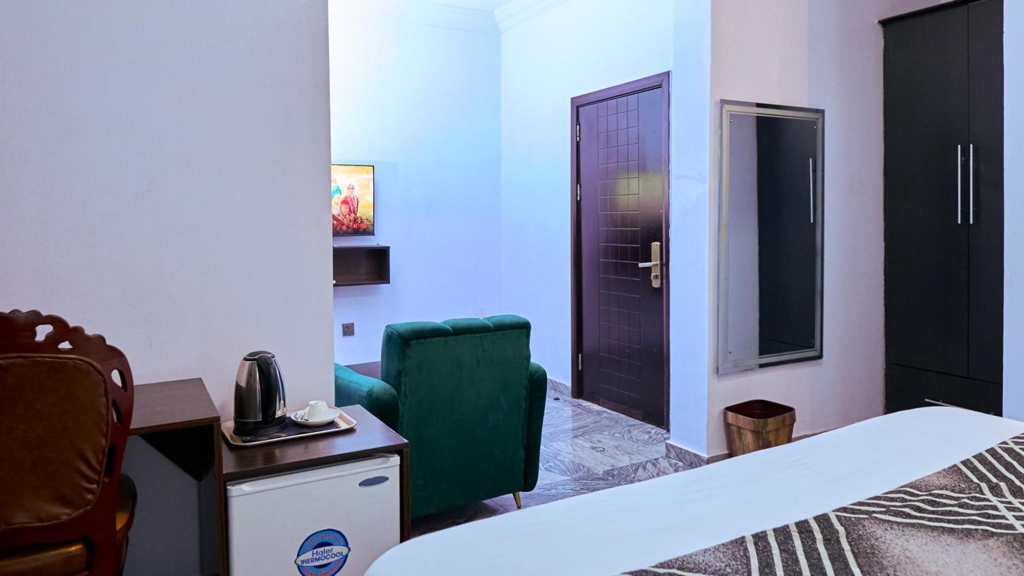 Crownedge Hotels Ikeja Luaran gambar