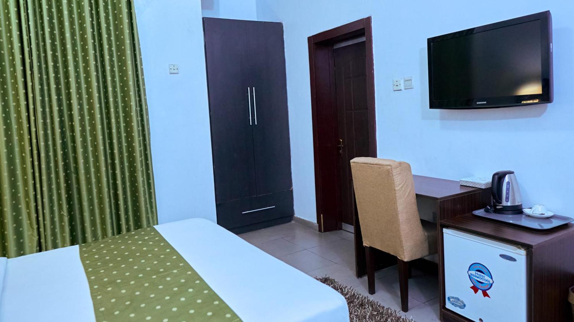 Crownedge Hotels Ikeja Luaran gambar