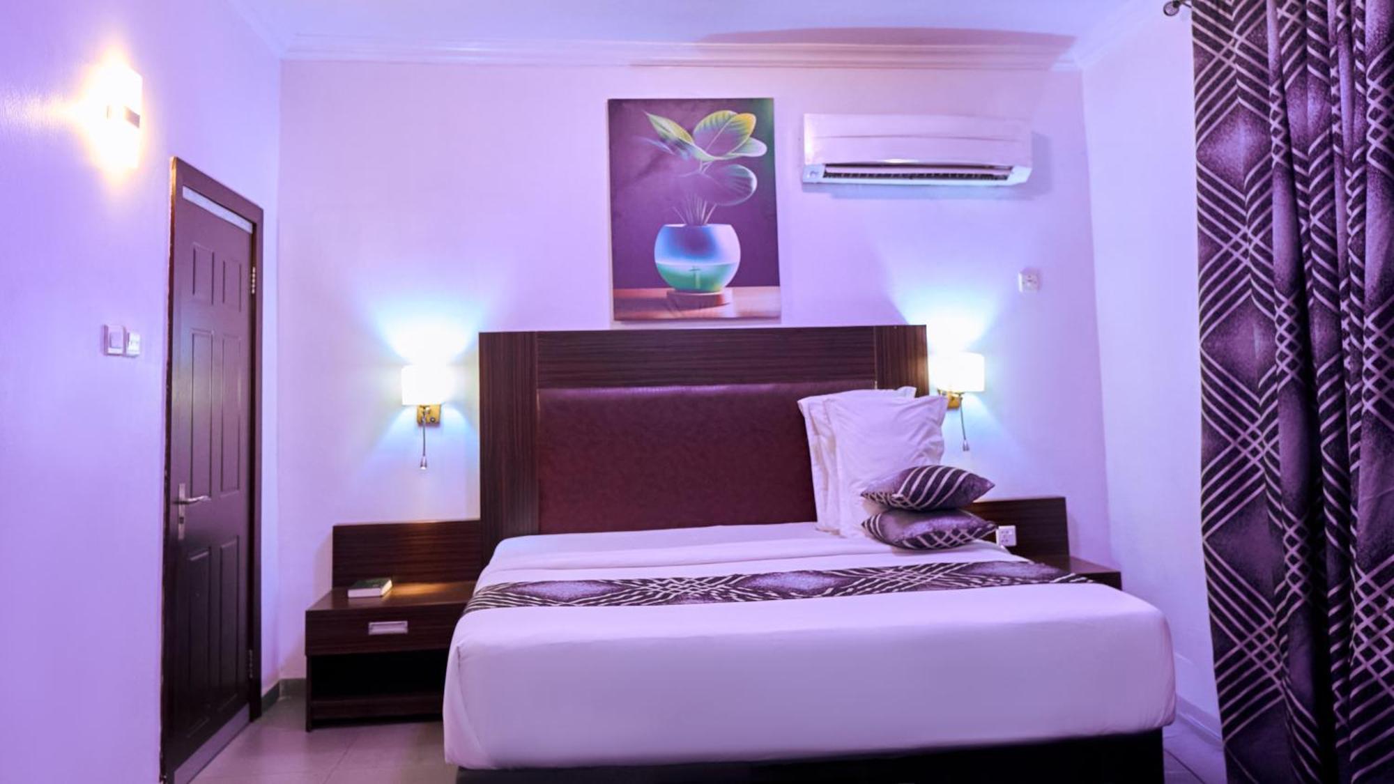 Crownedge Hotels Ikeja Luaran gambar