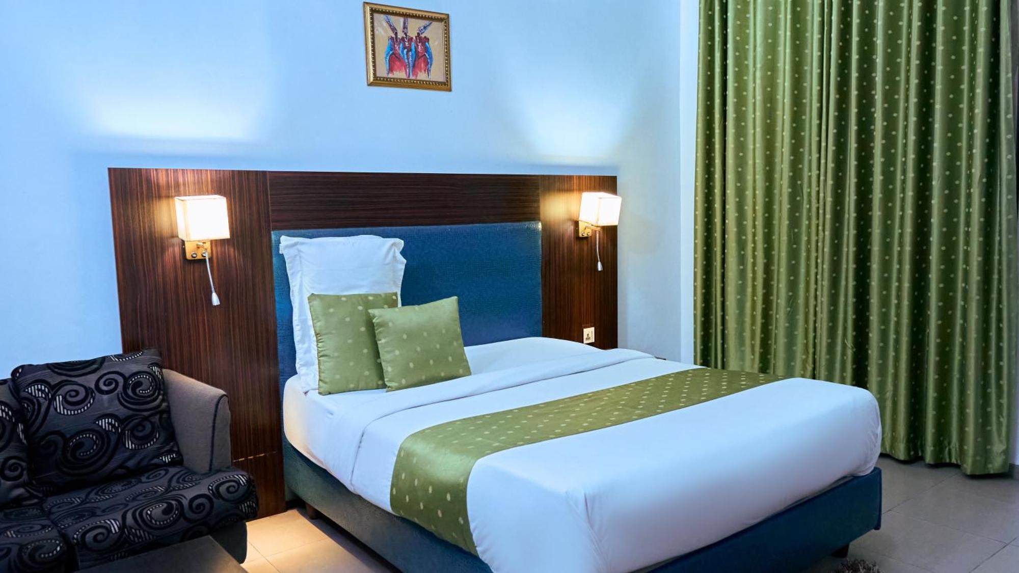Crownedge Hotels Ikeja Luaran gambar