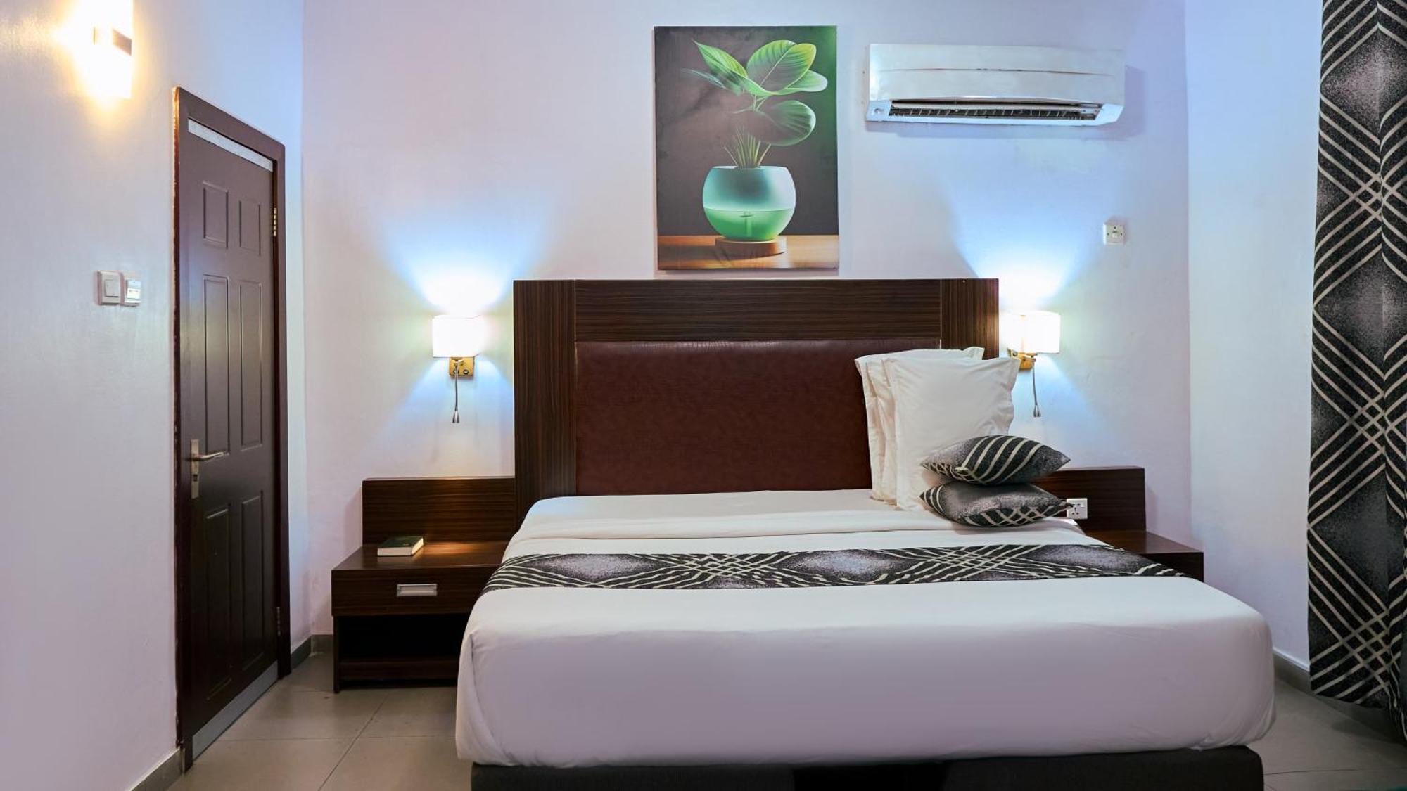 Crownedge Hotels Ikeja Luaran gambar